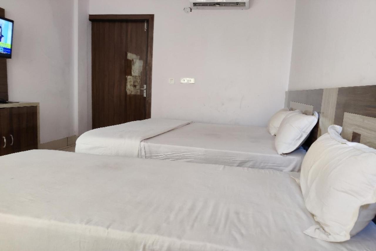 Kurukshetra Oyo Hotel Laksh מראה חיצוני תמונה