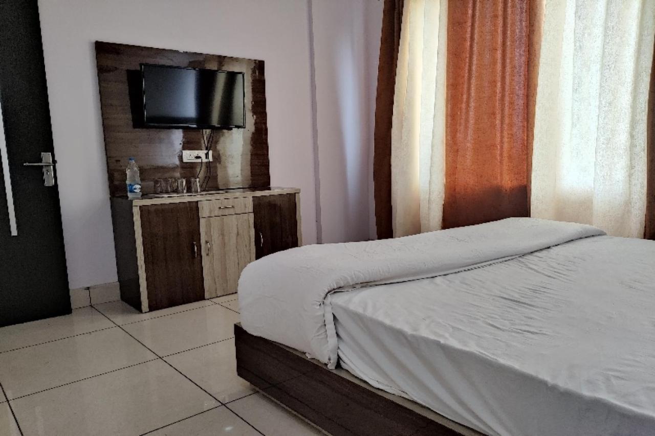 Kurukshetra Oyo Hotel Laksh מראה חיצוני תמונה
