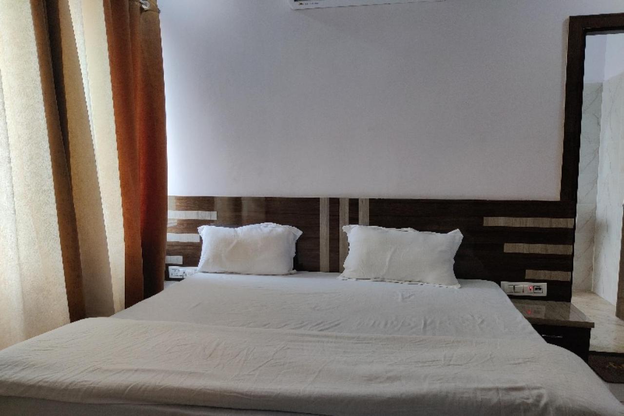 Kurukshetra Oyo Hotel Laksh מראה חיצוני תמונה