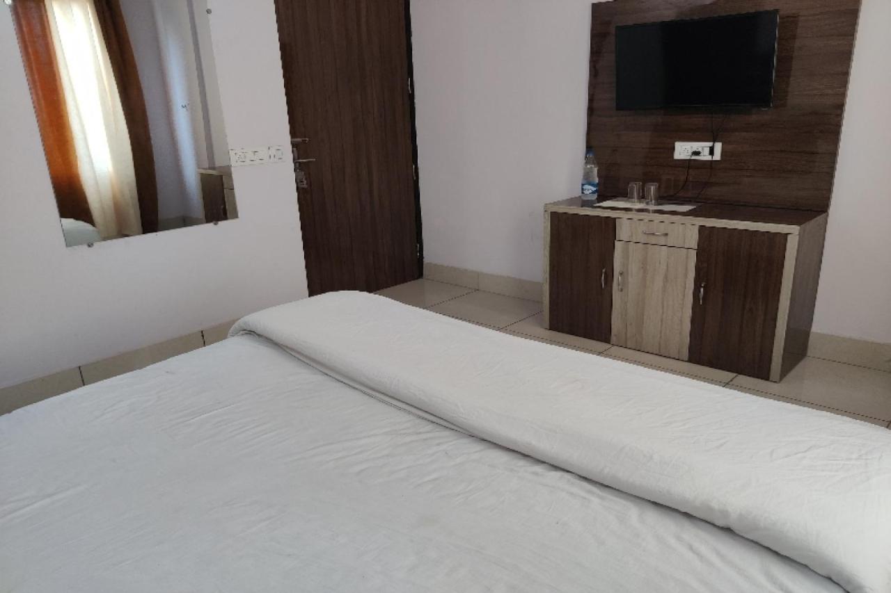 Kurukshetra Oyo Hotel Laksh מראה חיצוני תמונה