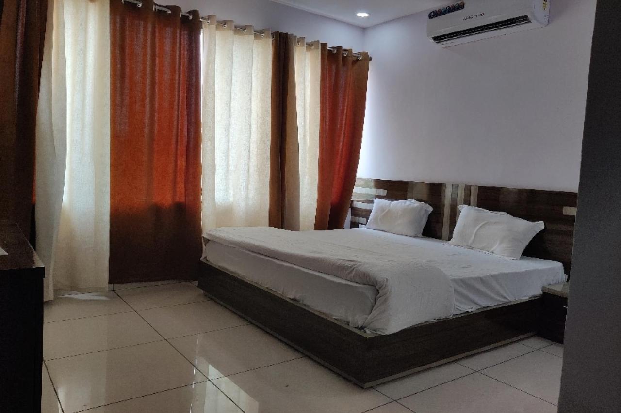 Kurukshetra Oyo Hotel Laksh מראה חיצוני תמונה