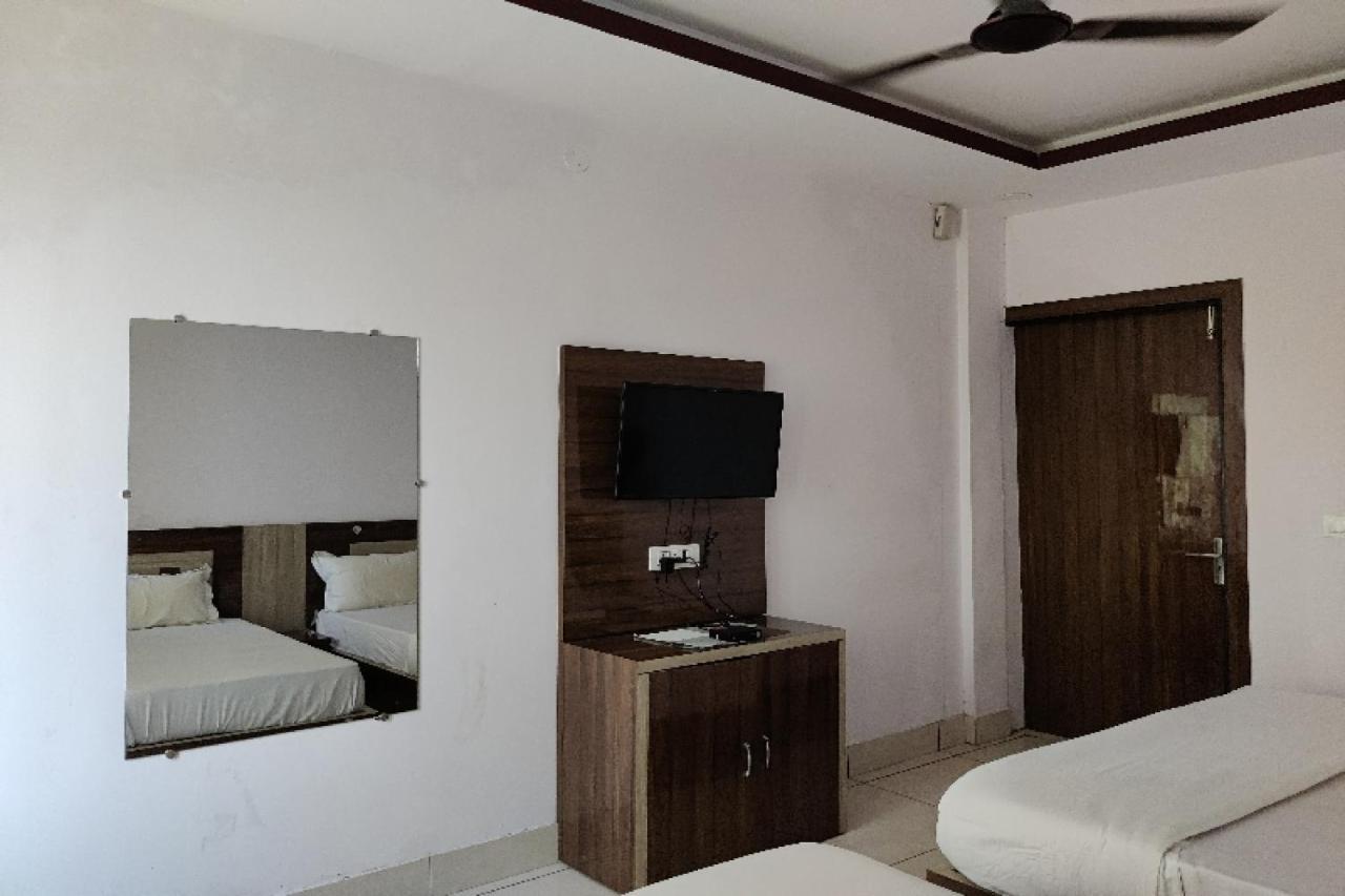 Kurukshetra Oyo Hotel Laksh מראה חיצוני תמונה