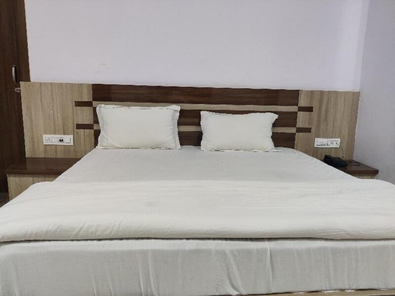 Kurukshetra Oyo Hotel Laksh מראה חיצוני תמונה